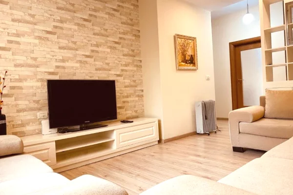 Shtepi me qera Apartament ne Tirane, 2+1, Mobilimi E mobiluar, Pagesa 680  Euro.