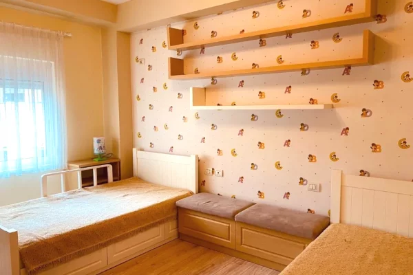 Shtepi me qera Apartament ne Tirane, 2+1, Mobilimi E mobiluar, Pagesa 680  Euro.