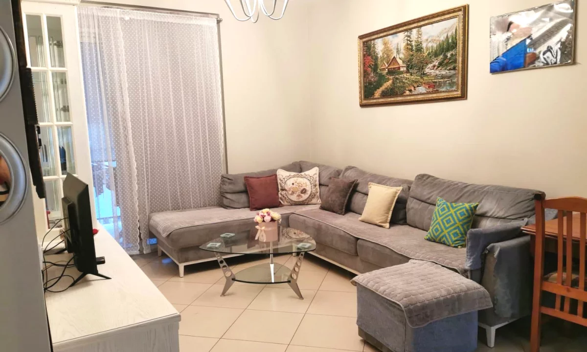 Shtepi ne shitje Apartament ne Tirane, 1+1, Mobilimi E mobiluar, Pagesa 115,000  Euro.