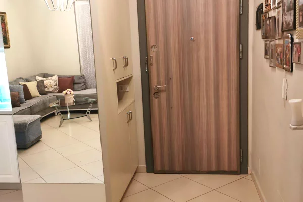 Shtepi ne shitje Apartament ne Tirane, 1+1, Mobilimi E mobiluar, Pagesa 115,000  Euro.