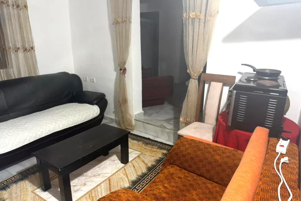 Shtepi me qera 1+1 ne Tirane - 40,000 Leke