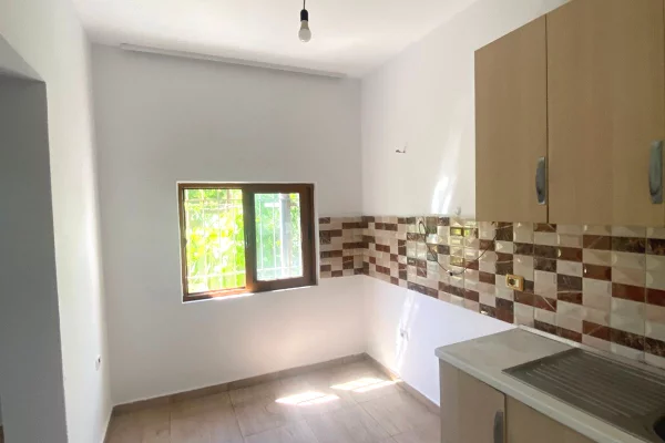 Shtepi me qera Shtepi Private ne Tirane, 1+1, Mobilimi Bosh, pa mobiluar, Pagesa 18,000  Leke.
