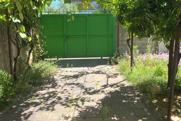 Shtepi me qera Shtepi Private ne Tirane, 1+1, Mobilimi Bosh, pa mobiluar, Pagesa 18,000  Leke.