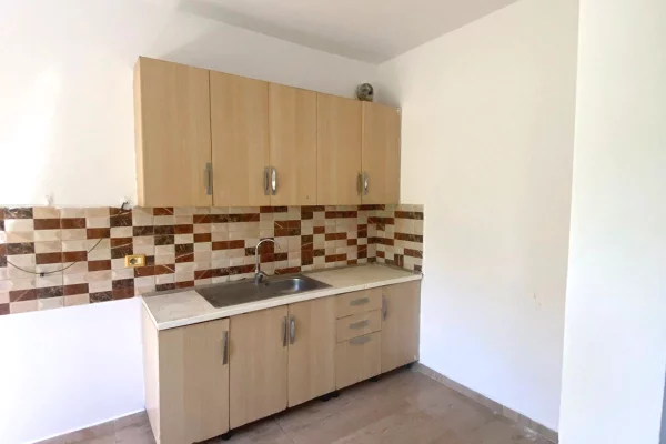 Shtepi me qera Shtepi Private ne Tirane, 1+1, Mobilimi Bosh, pa mobiluar, Pagesa 18,000  Leke.