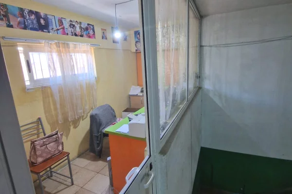 Ambient biznesi me qera 4+1 ne Tirane - 200,000 Leke