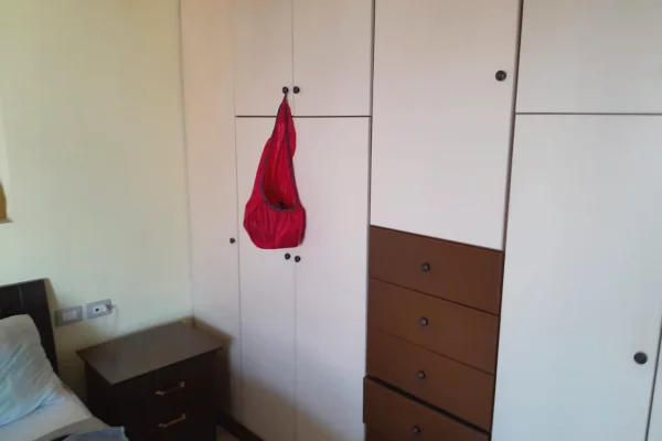 Shtepi ne shitje Apartament ne Tirane, 3+1, Mobilimi E mobiluar, Pagesa 323,000  Euro.