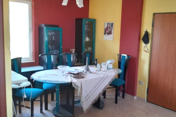 Shtepi ne shitje Apartament ne Tirane, 3+1, Mobilimi E mobiluar, Pagesa 323,000  Euro.
