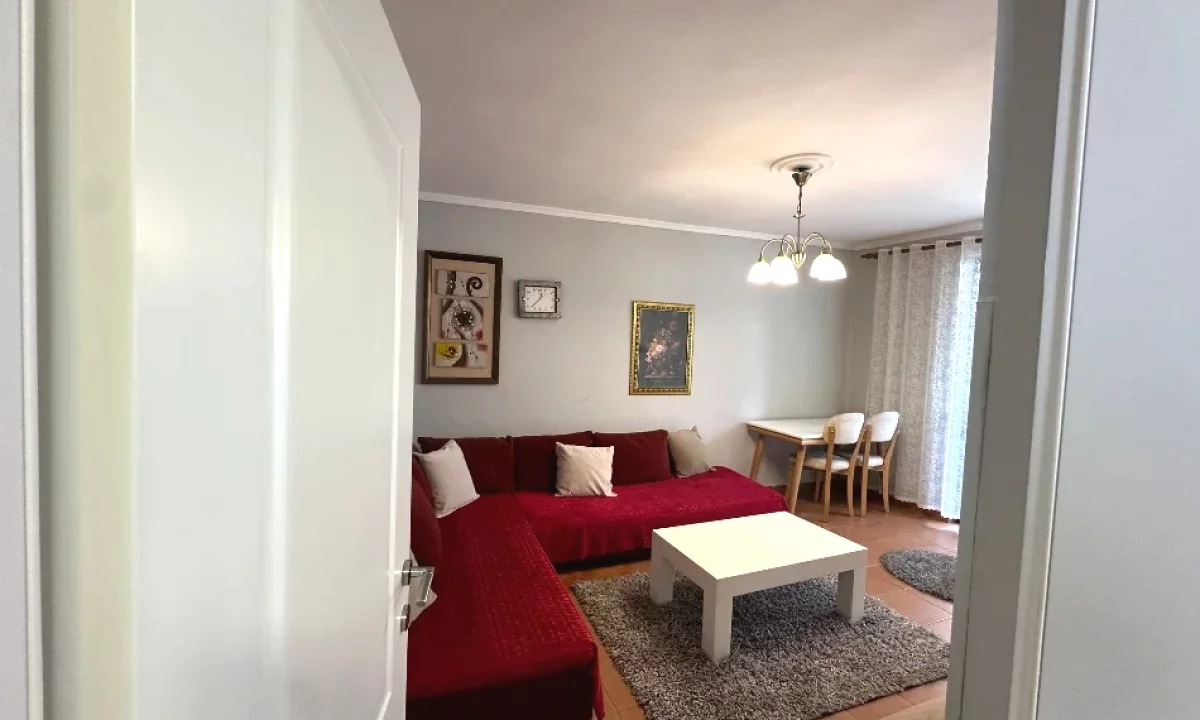 Shtepi me qera Apartament ne Tirane, 2+1, Mobilimi E mobiluar, Pagesa 50,000  Leke.