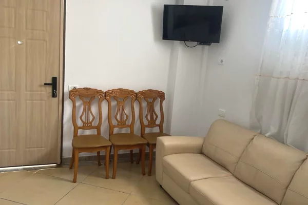 Shtepi me qera Apartament ne Tirane, 1+1, Mobilimi E mobiluar, Pagesa 30,000  Leke.