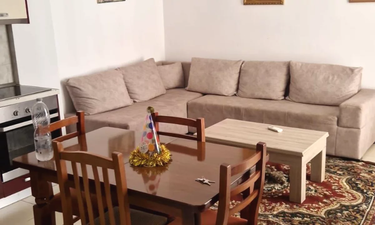 Shtepi me qera Apartament ne Tirane, 1+1, Mobilimi E mobiluar, Pagesa 50,000  Leke.