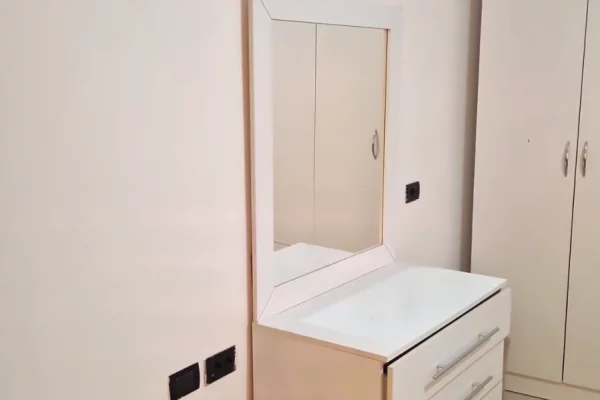 Shtepi me qera Apartament ne Tirane, 1+1, Mobilimi E mobiluar, Pagesa 50,000  Leke.