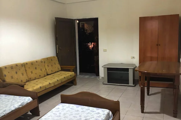 Shtepi me qera Apartament ne Tirane, Garsoniere, Mobilimi E mobiluar, Pagesa 27,000  Leke.