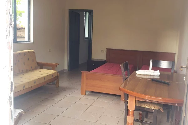 Shtepi me qera Apartament ne Tirane, Garsoniere, Mobilimi E mobiluar, Pagesa 27,000  Leke.