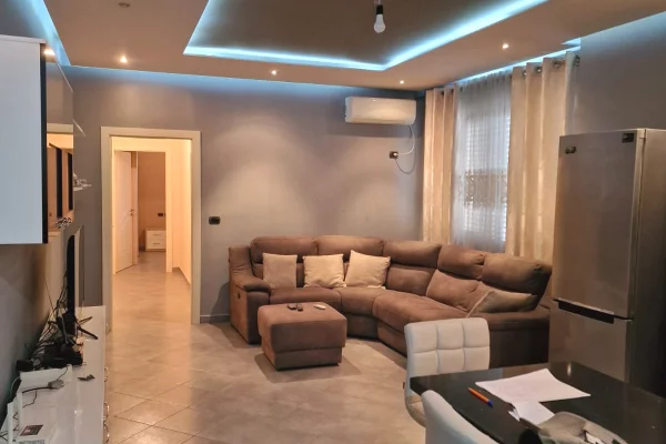 Shtepi me qera Apartament ne Tirane, 2+1, Mobilimi E mobiluar, Pagesa 50,000  Leke.