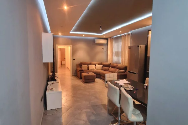 Shtepi me qera Apartament ne Tirane, 2+1, Mobilimi E mobiluar, Pagesa 50,000  Leke.