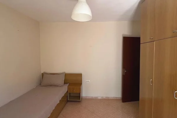 Shtepi me qera Apartament ne Tirane, 2+1, Mobilimi E mobiluar, Pagesa 55,000  Leke.