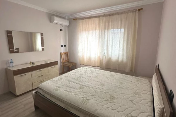 Shtepi me qera Apartament ne Tirane, 2+1, Mobilimi E mobiluar, Pagesa 60,000  Leke.