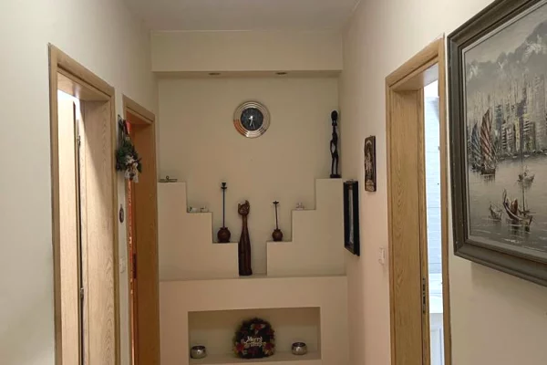 Shtepi me qera Apartament ne Tirane, 2+1, Mobilimi E mobiluar, Pagesa 45,000  Leke.