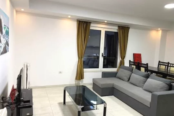 Shtepi me qera Apartament ne Tirane, 2+1, Mobilimi E mobiluar, Pagesa 70,000  Leke.