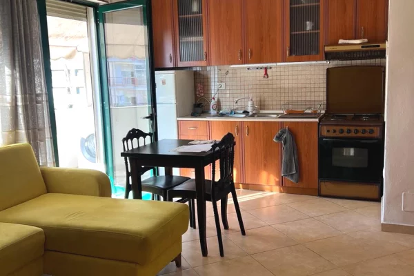 Shtepi me qera Apartament ne Tirane, 1+1, Mobilimi E mobiluar, Pagesa 500  Euro.