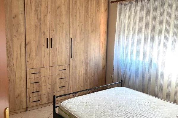 Shtepi me qera Apartament ne Tirane, 1+1, Mobilimi E mobiluar, Pagesa 500  Euro.