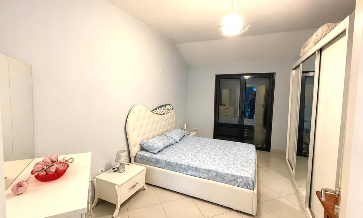 Shtepi me qera Apartament ne Tirane, 2+1, Mobilimi E mobiluar, Pagesa 400  Euro.