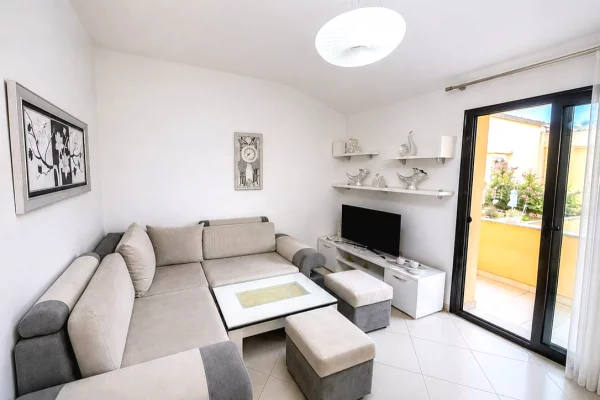 Shtepi me qera Apartament ne Tirane, 2+1, Mobilimi E mobiluar, Pagesa 400  Euro.