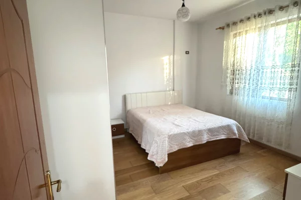 Shtepi me qera Apartament ne Tirane, 1+1, Mobilimi E mobiluar, Pagesa 30,000  Leke.