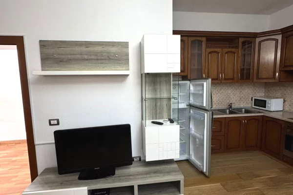Shtepi me qera Apartament ne Tirane, 1+1, Mobilimi E mobiluar, Pagesa 30,000  Leke.