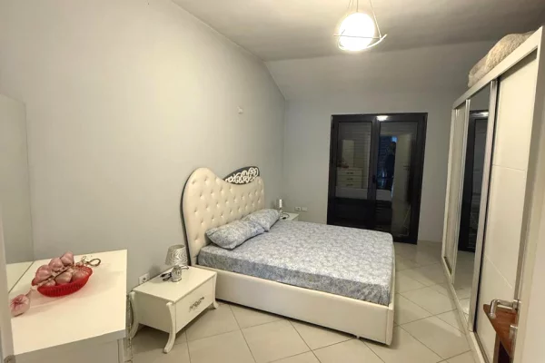 Shtepi me qera Apartament ne Tirane, 2+1, Mobilimi E mobiluar, Pagesa 400  Euro.