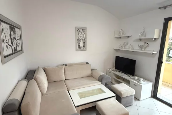 Shtepi me qera 2+1 ne Tirane - 400 Euro