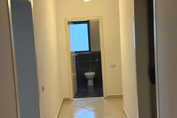 Shtepi me qera Apartament ne Tirane, 2+1, Mobilimi E mobiluar, Pagesa 400  Euro.