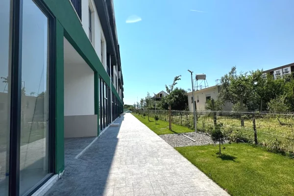 Shitet njesi Biznesi tek rrethi i Bathores