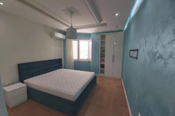 Shtepi me qera Apartament ne Tirane, 2+1, Mobilimi E mobiluar, Pagesa 55,000  Leke.