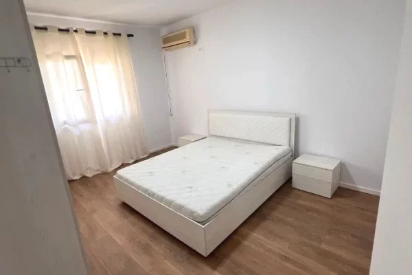 Shtepi ne shitje Apartament ne Tirane, 1+1, Mobilimi E mobiluar, Pagesa 129,000  Euro.