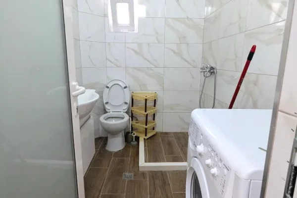 Shtepi ne shitje Apartament ne Tirane, 1+1, Mobilimi E mobiluar, Pagesa 129,000  Euro.