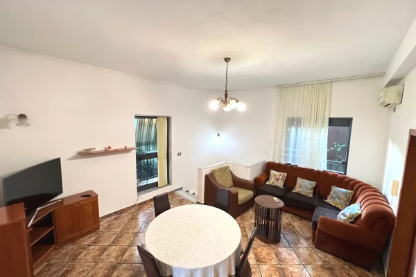 Shtepi me qera Apartament ne Tirane, 2+1, Mobilimi E mobiluar, Pagesa 55,000  Leke.