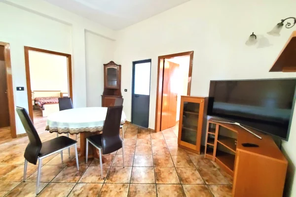 Shtepi me qera Apartament ne Tirane, 2+1, Mobilimi E mobiluar, Pagesa 55,000  Leke.