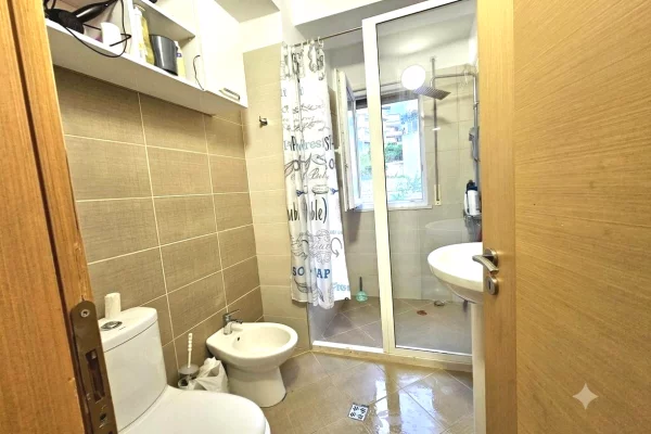 Shtepi me qera Apartament ne Tirane, 2+1, Mobilimi E mobiluar, Pagesa 70,000  Leke.