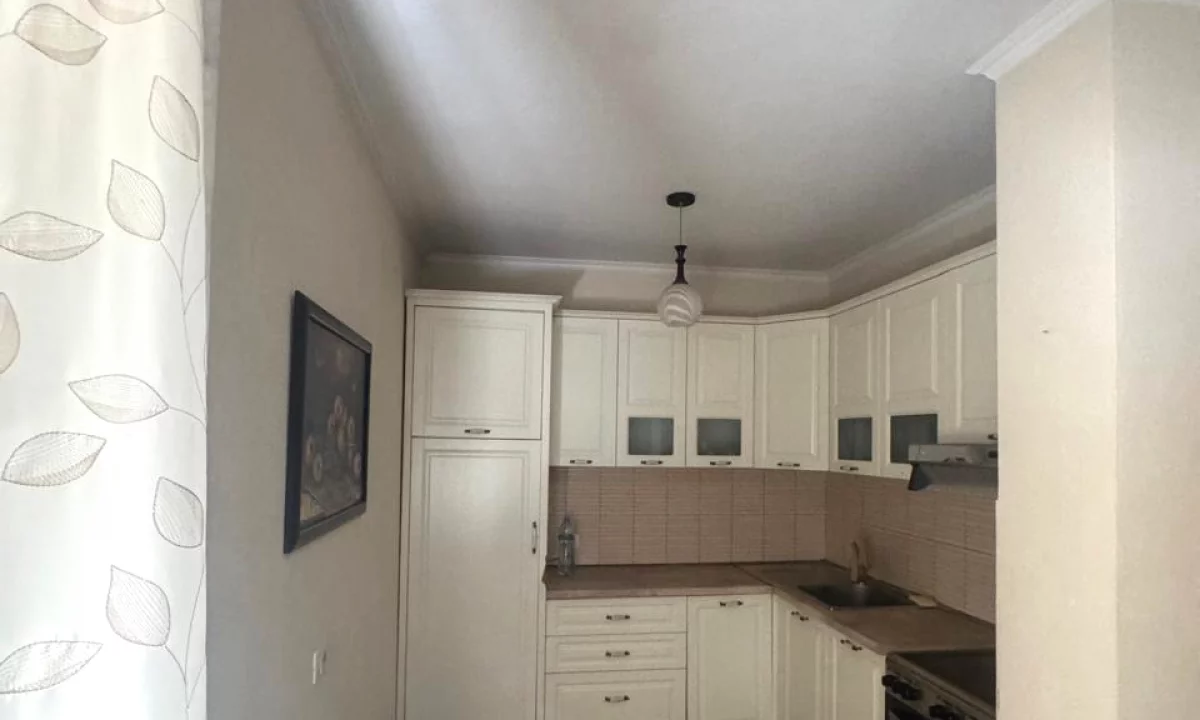 Shtepi me qera Apartament ne Tirane, 2+1, Mobilimi E mobiluar, Pagesa 65,000  Leke.