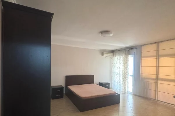 Shtepi me qera Apartament ne Tirane, 2+1, Mobilimi E mobiluar, Pagesa 65,000  Leke.
