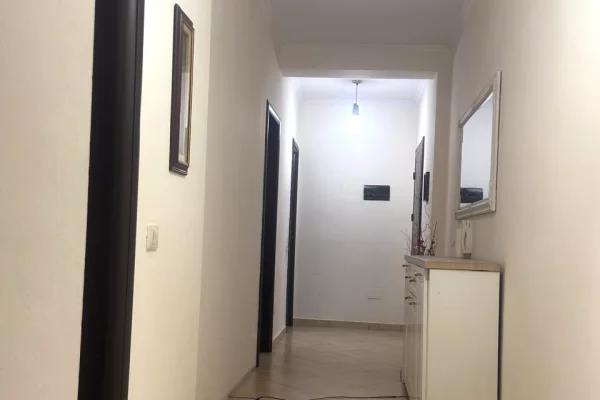 Shtepi me qera Apartament ne Tirane, 2+1, Mobilimi E mobiluar, Pagesa 65,000  Leke.