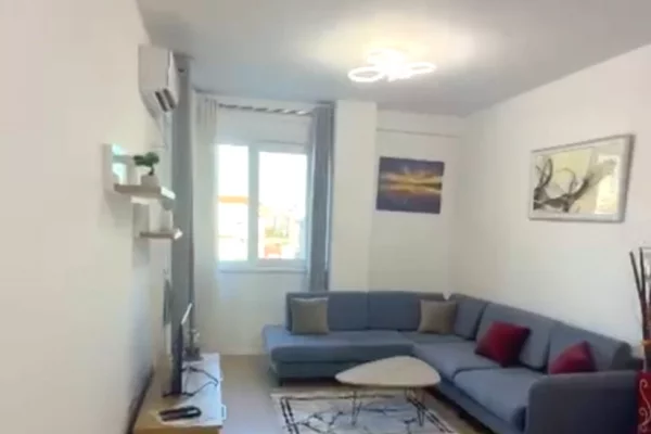 Jepet me qera apartament 1+1 ne Yzberisht