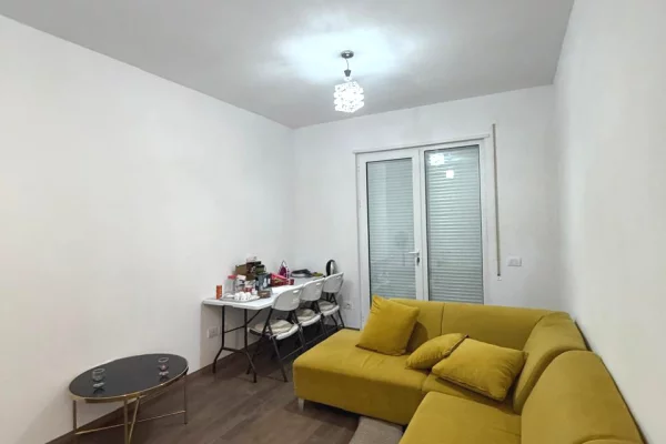 Shtepi me qera 2+1 ne Tirane - 35,000 Leke