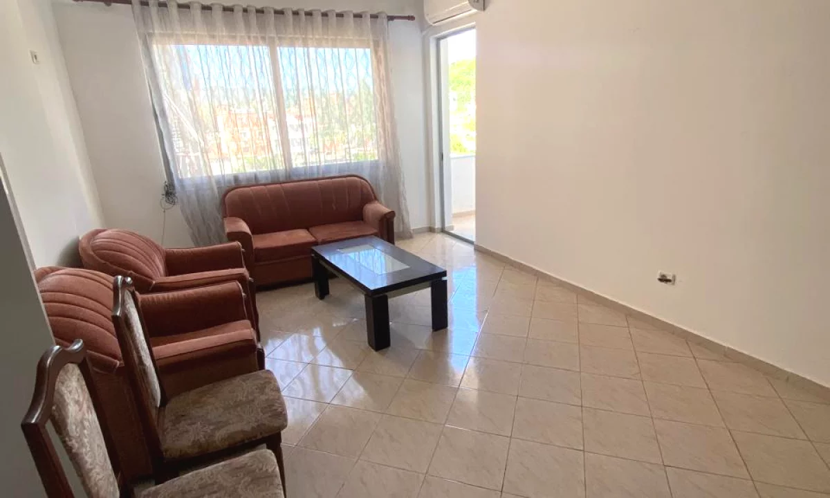 Shtepi ne shitje Apartament ne Tirane, 2+1, Mobilimi E mobiluar, Pagesa 115,000  Euro.