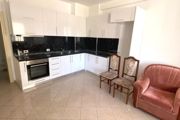 Shtepi ne shitje Apartament ne Tirane, 2+1, Mobilimi E mobiluar, Pagesa 115,000  Euro.