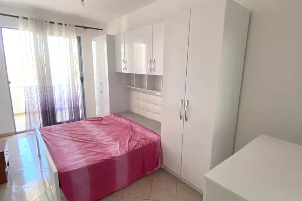 Shtepi ne shitje Apartament ne Tirane, 2+1, Mobilimi E mobiluar, Pagesa 115,000  Euro.