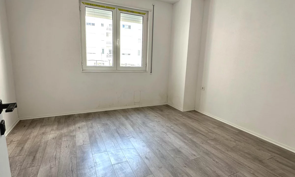 Shtepi ne shitje Apartament ne Tirane, 2+1, Mobilimi Bosh, pa mobiluar, Pagesa 113,000  Euro.