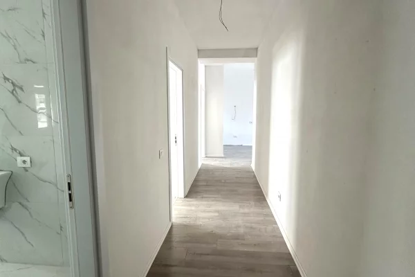 Shtepi ne shitje Apartament ne Tirane, 2+1, Mobilimi Bosh, pa mobiluar, Pagesa 113,000  Euro.