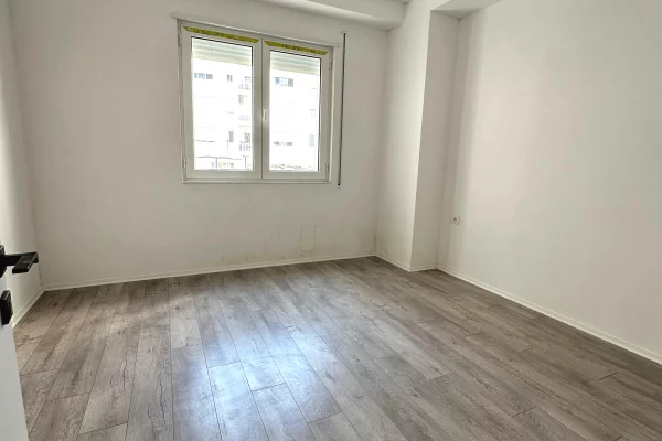 Shitet apartament 2+1+Parkim ne Kamez